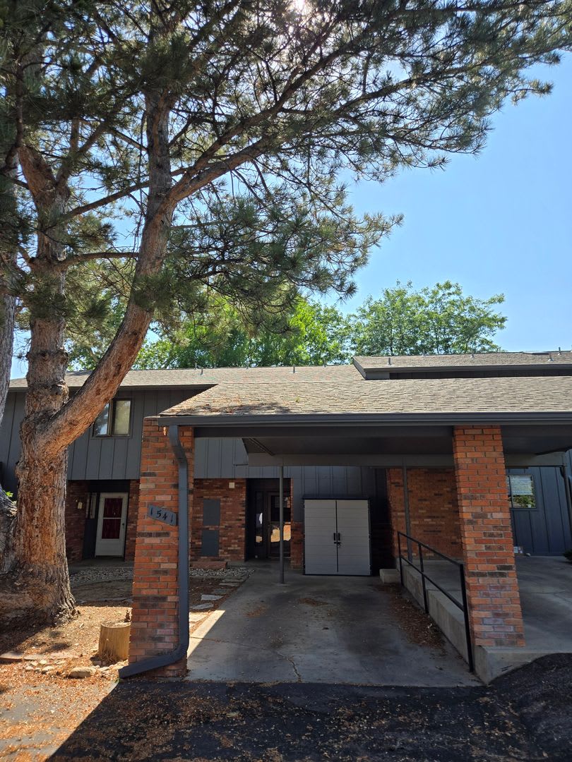 Cute 3 Bedroom Townhome In Adriel Hills Now Available Great Location Community – photo 4