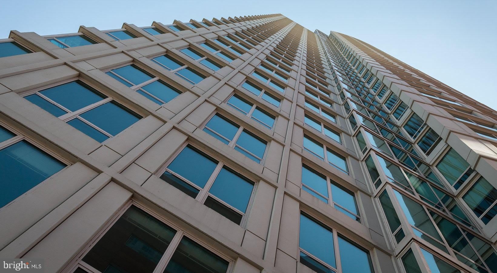 202 W WASHINGTON Square – photo 2