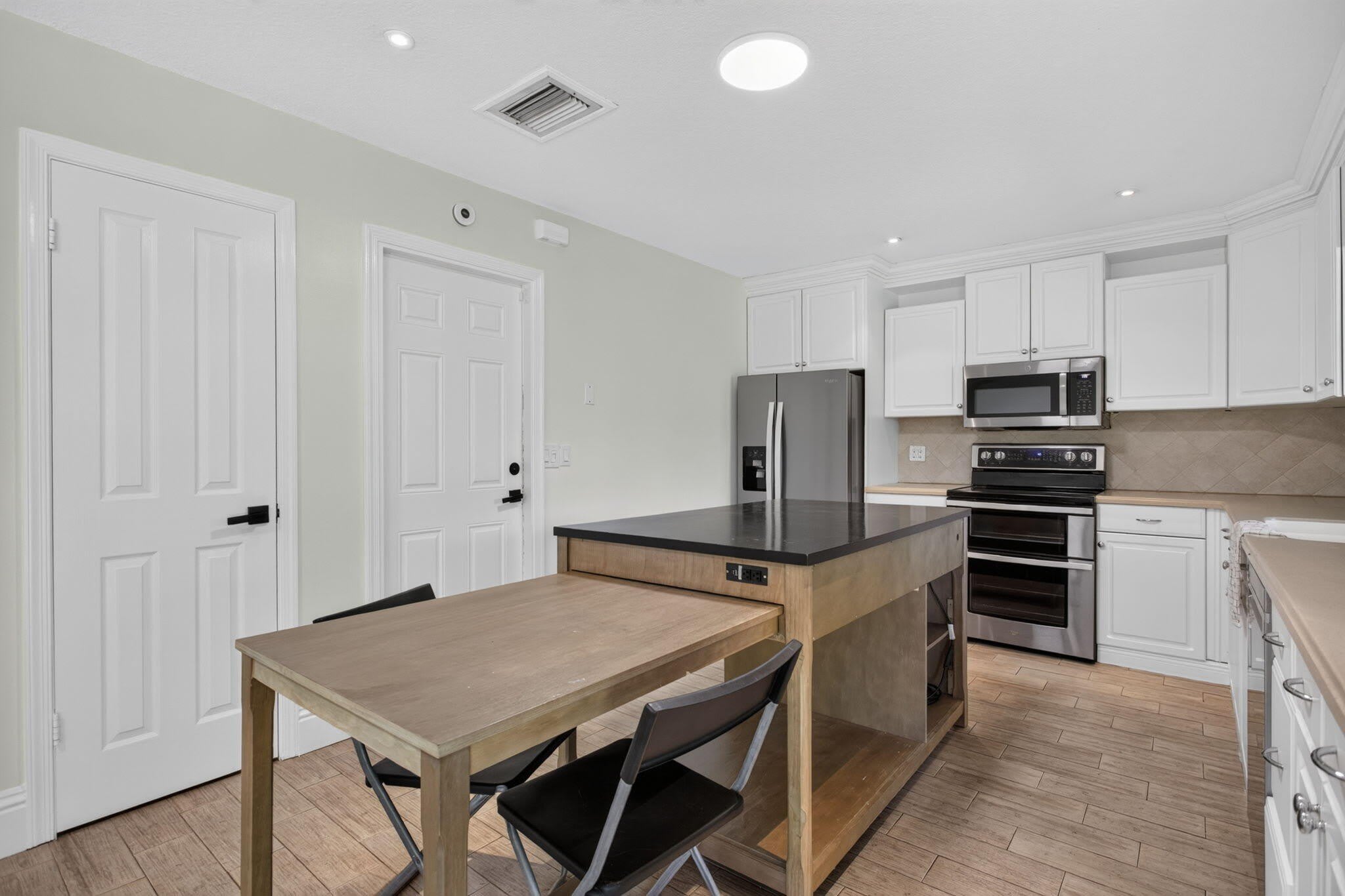 6410 NW 34TH Avenue – photo 2