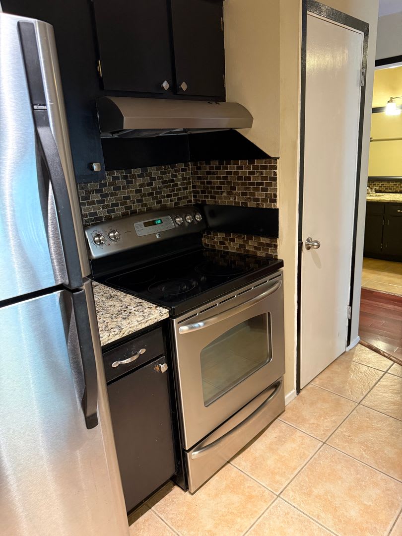HUGE HYDE PARK 1 BEDROOM – photo 4