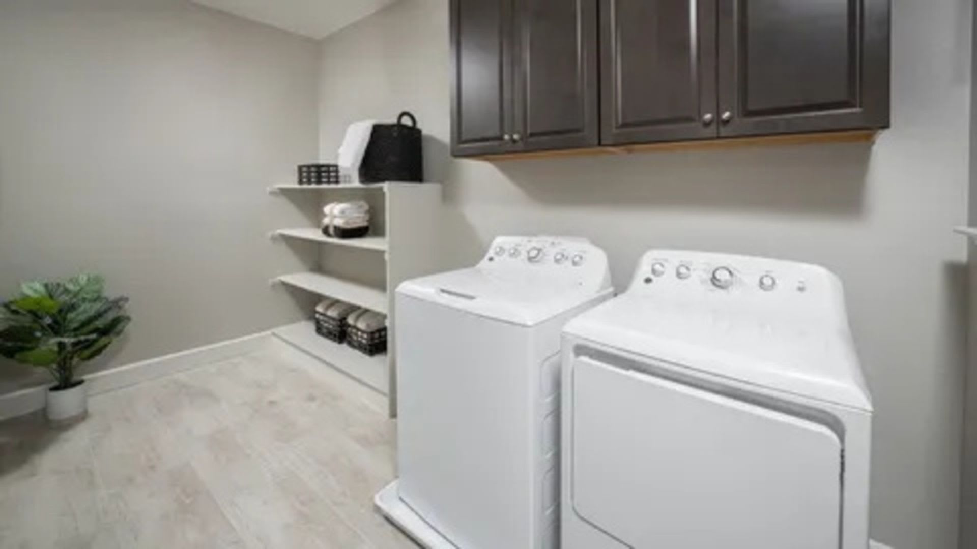 Charming 4BR House in Roseville – photo 4