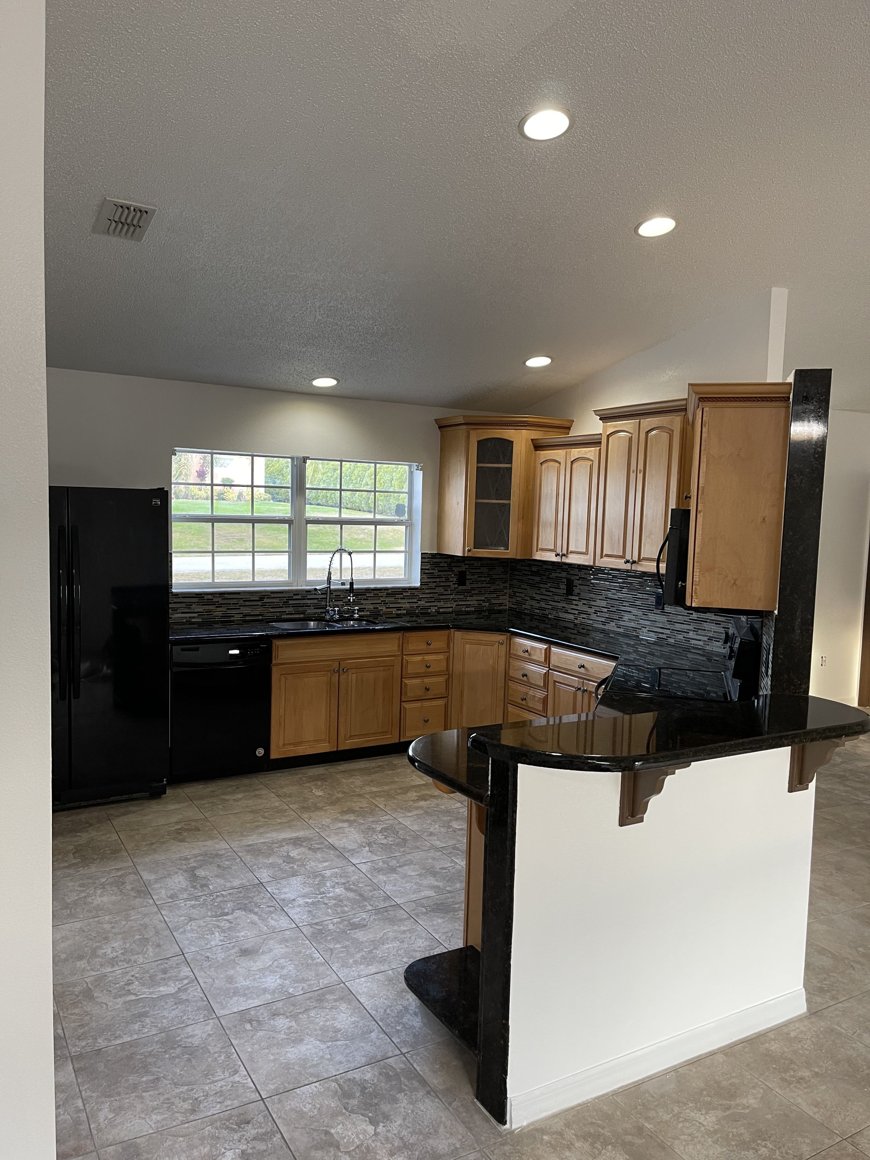 12484 Oneida St – photo 2