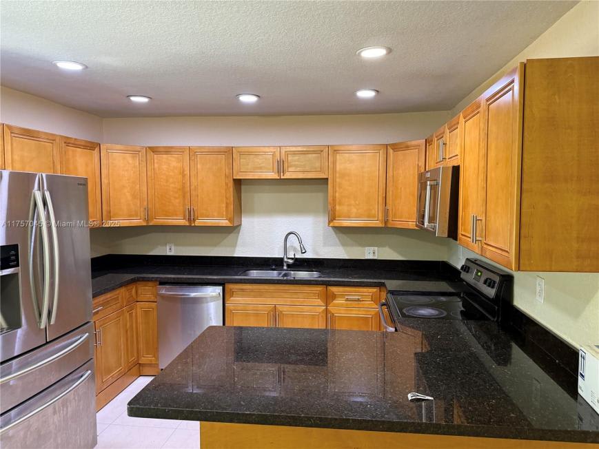 4617 SW 24th Ave – photo 1