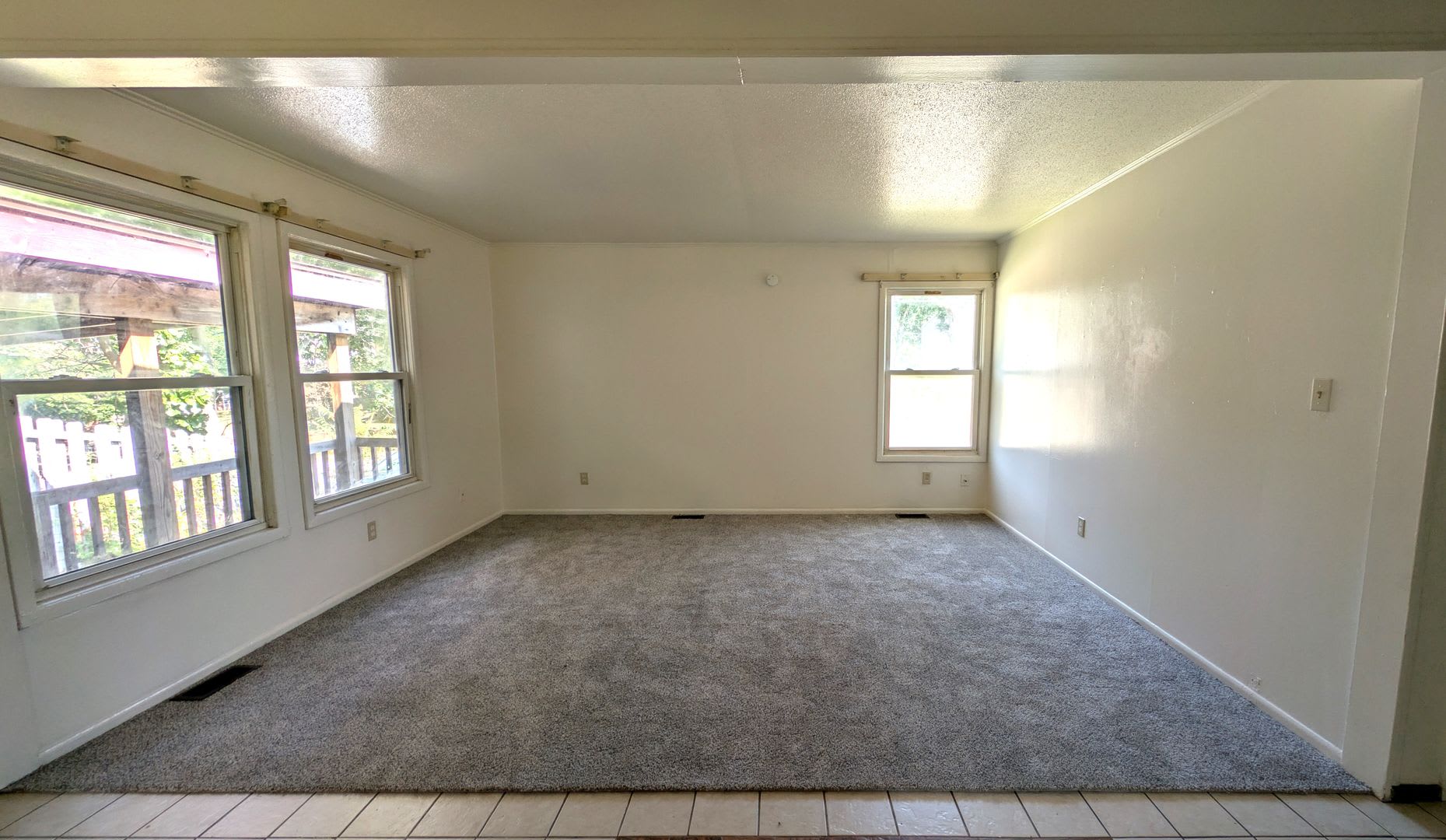 695 E Summit, 3 bedroom house with basement – photo 2