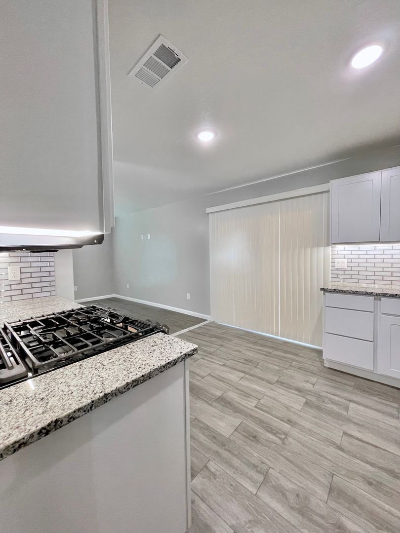 Renovated in 2023, 3 Bedroom 2 Bath Home now available! – photo 5