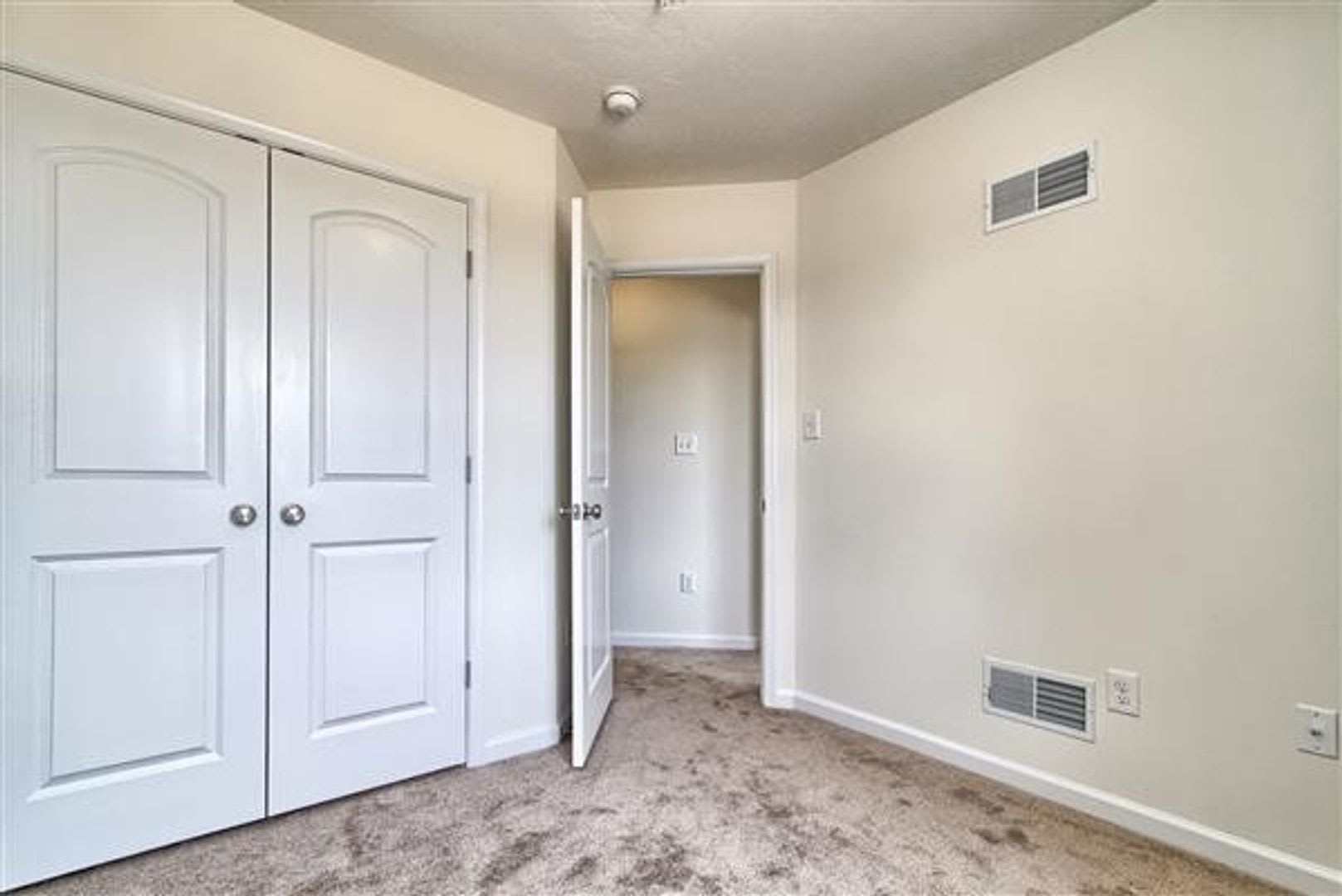 Coming Soon! Beautiful 3-Bedroom Townhome in York, PA – photo 3