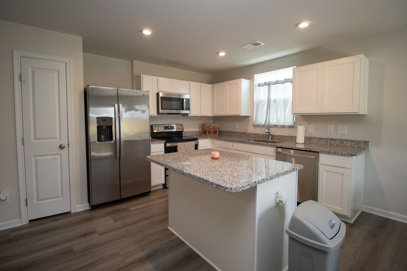 Gorgeous 3 Bedroom 2 Bath Minutes To Fort Jackson Available Mid October – photo 5
