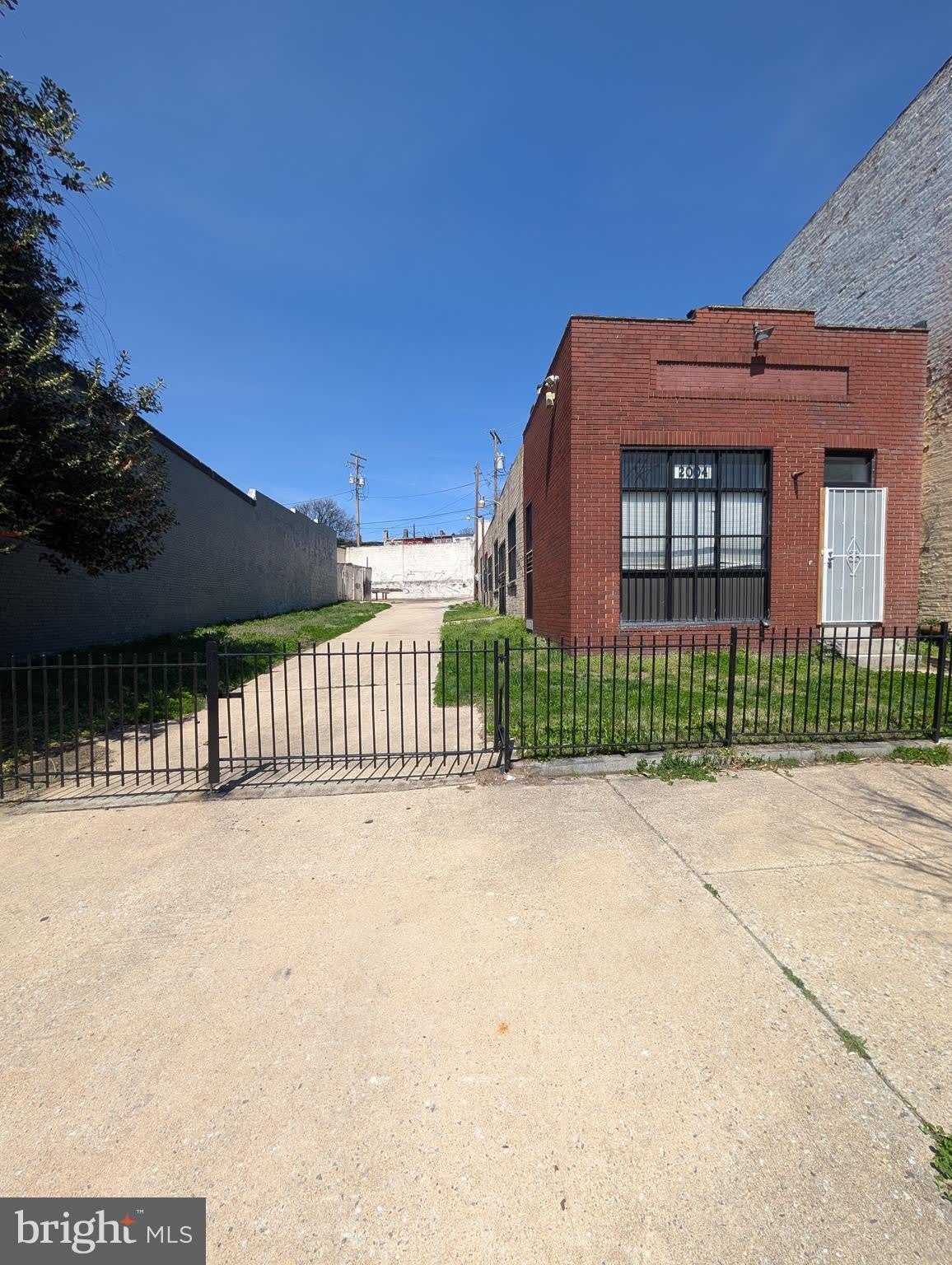 2004 FREDERICK Avenue – photo 1
