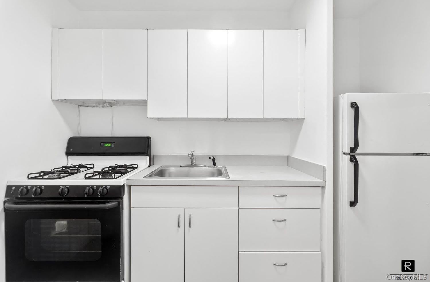 330 E 33rd Street – photo 3
