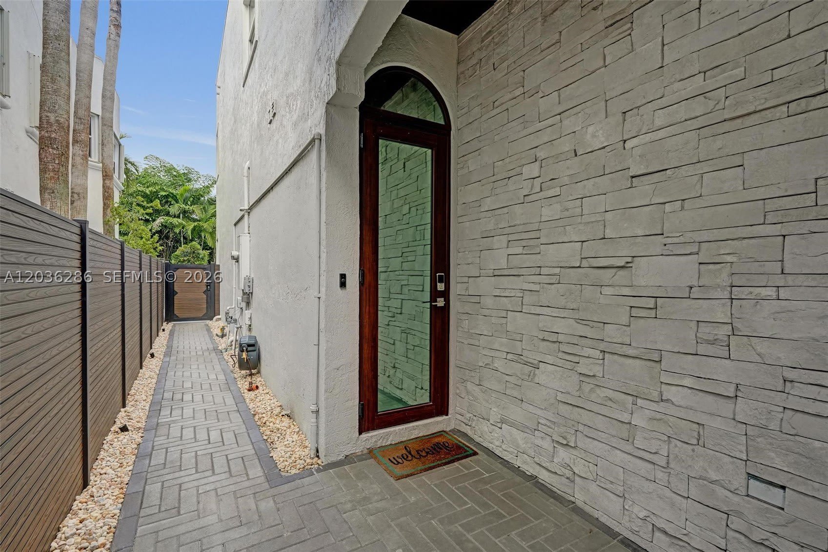 453 SW 5th Ave – photo 5