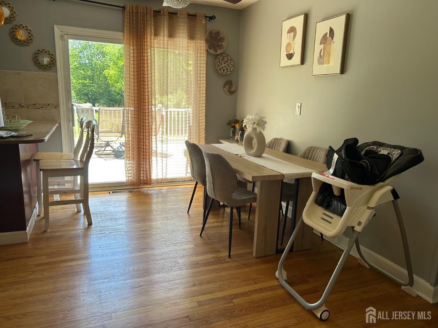 869 Gates Avenue – photo 5