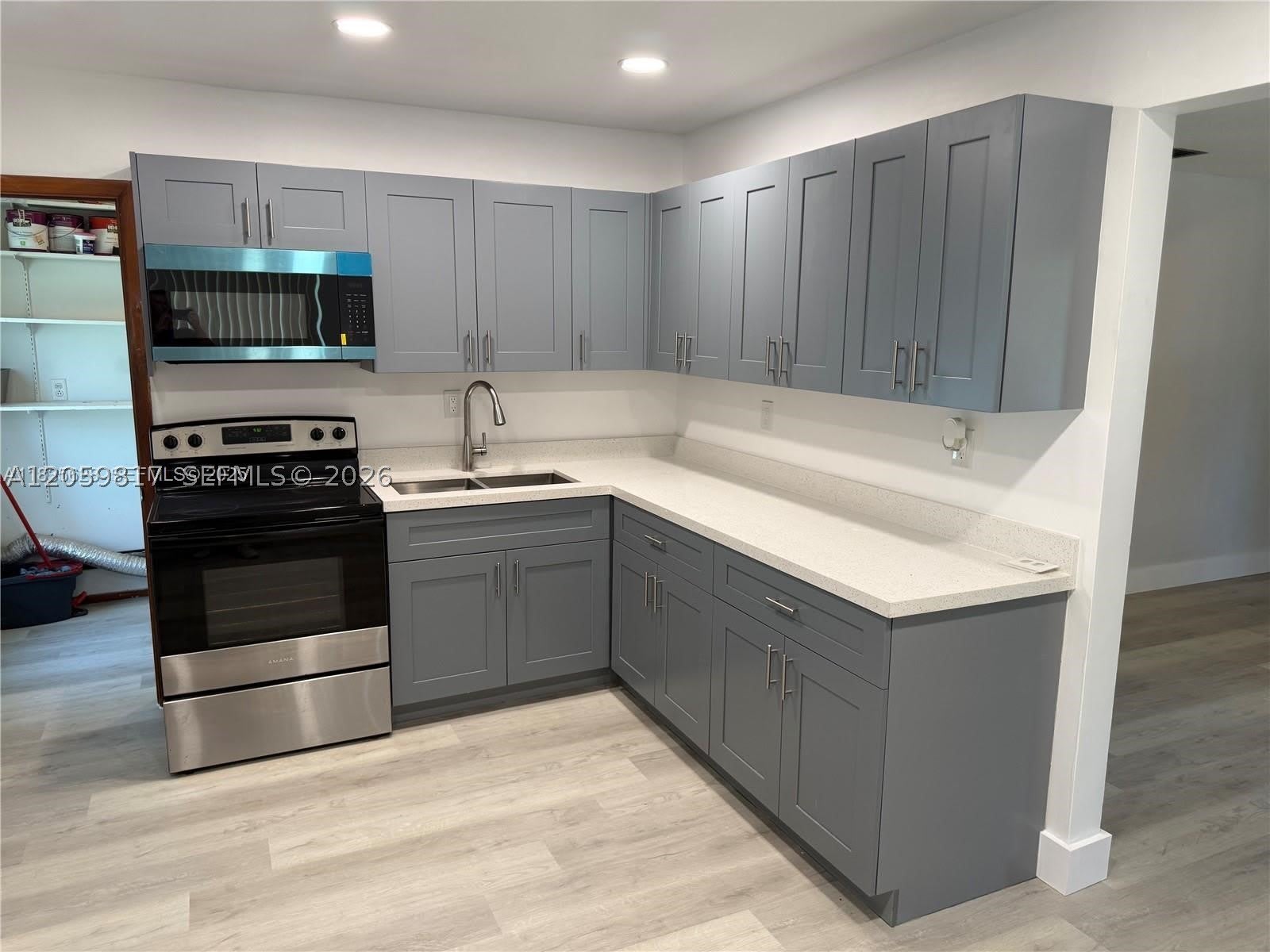 221 NE 1st Ter – photo 4