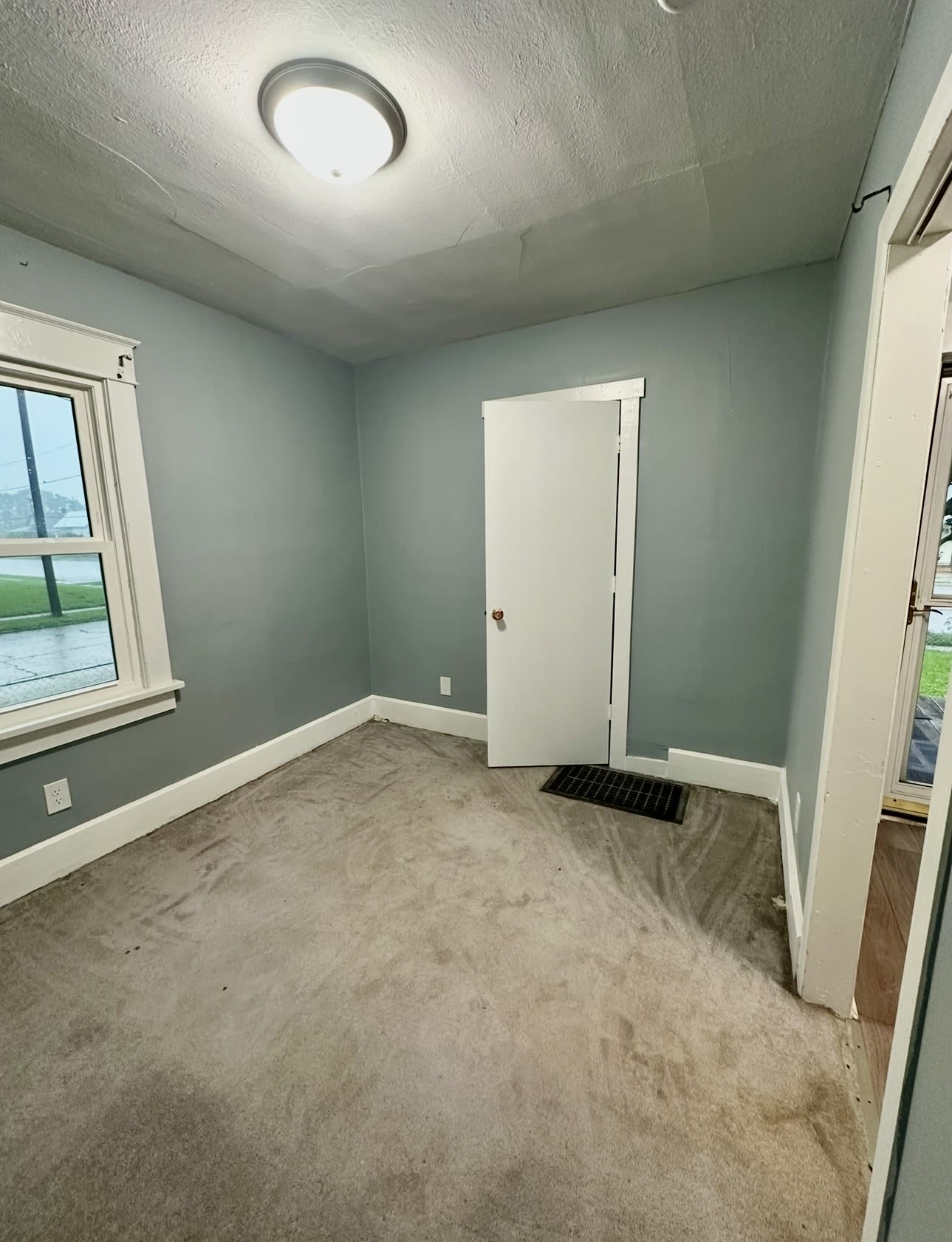 221 West Memorial Drive – photo 3