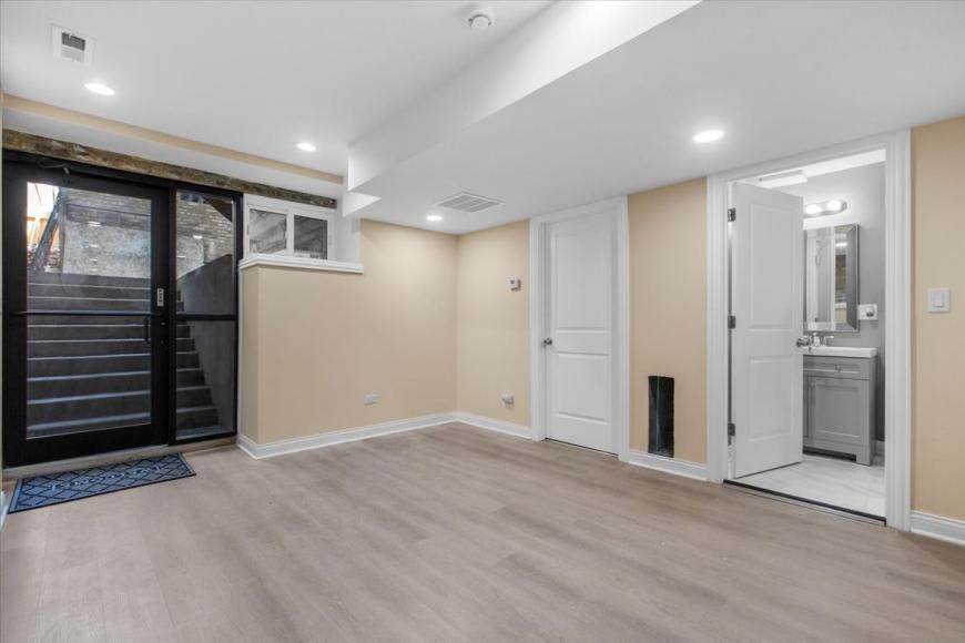 1635 North Ashland Avenue – photo 1