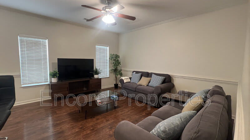 821 Central Park Drive – photo 3