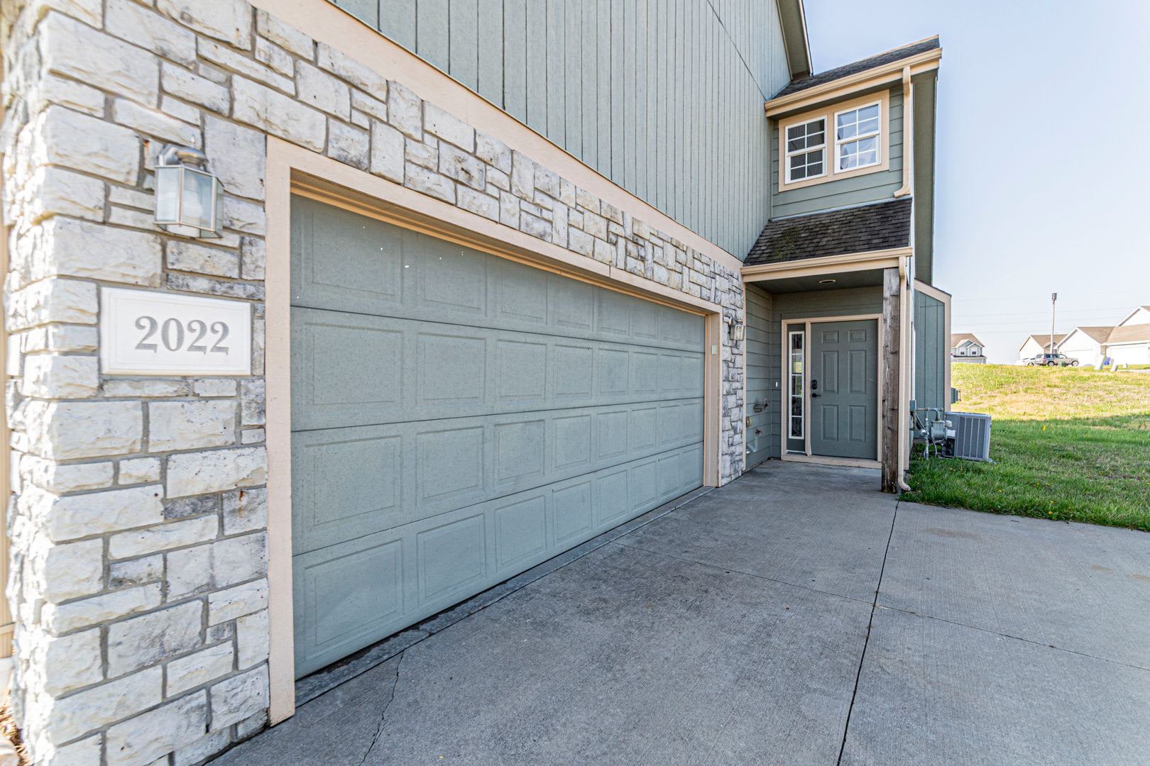 Please View 3D Virtual Walk-Through Before Scheduling a Showing – photo 2