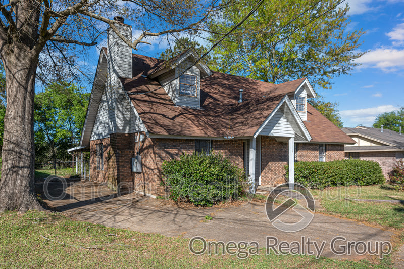 5827 Darien Dr – photo 2