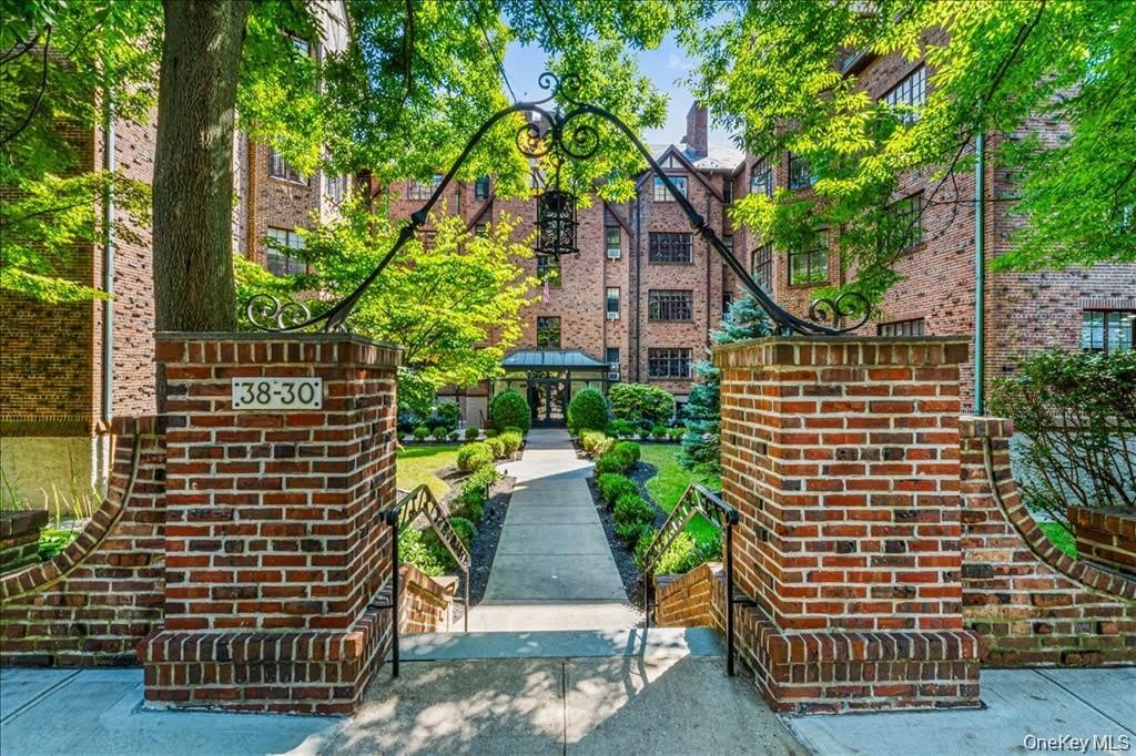 38-30 Douglaston Parkway – photo 1