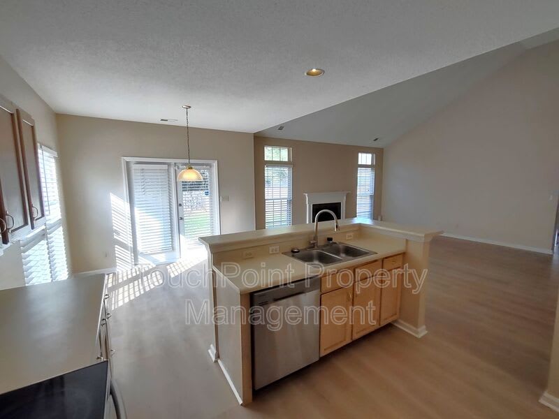 1111 Land Grant Road – photo 5