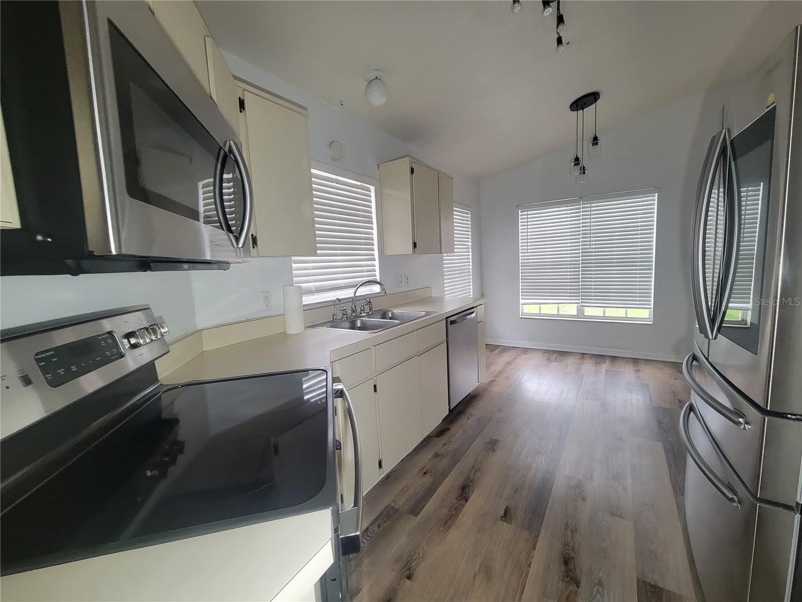 9827 DEAN COVE Lane – photo 5