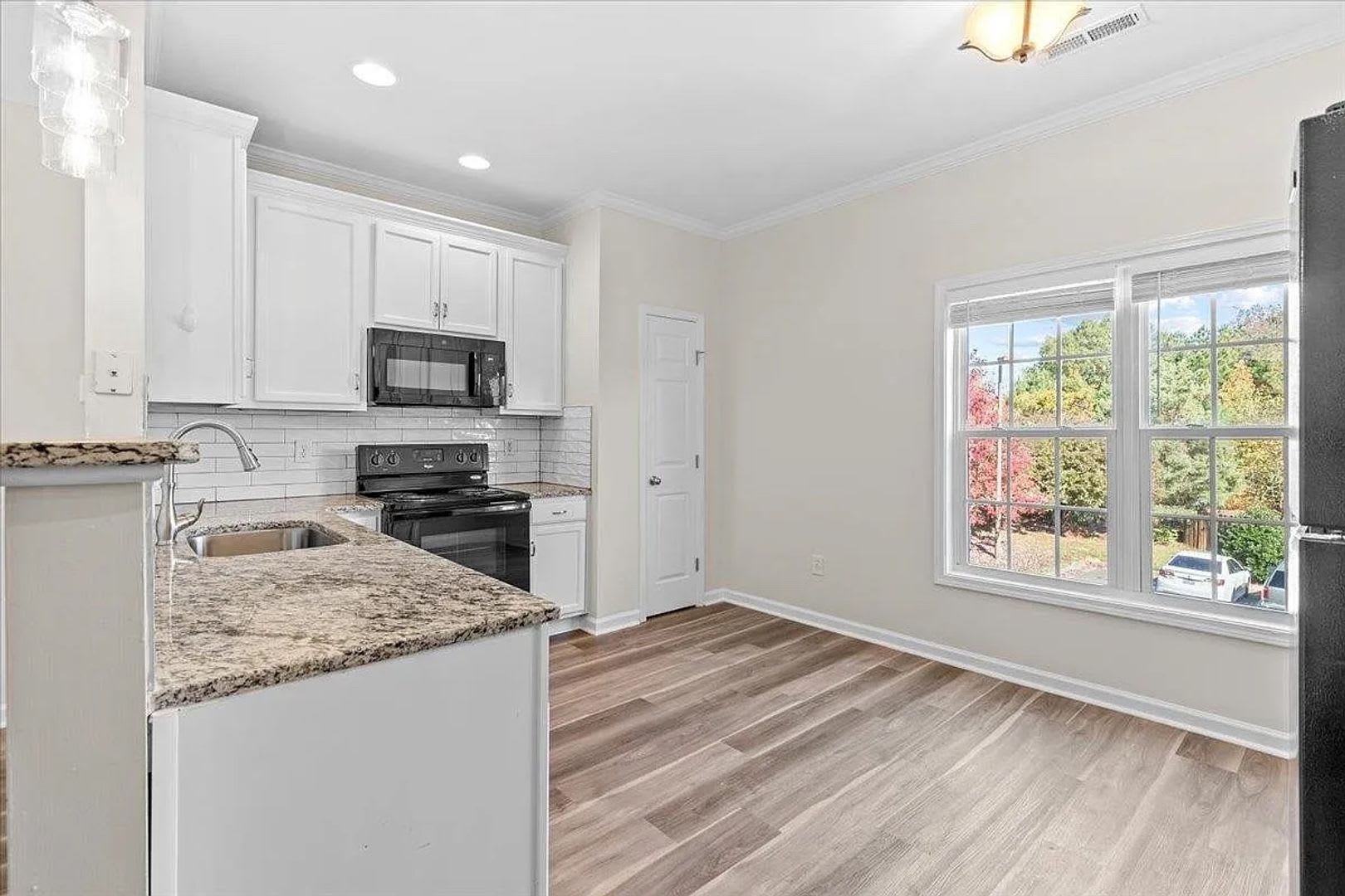 Spacious 3-Bedroom Townhome in Ganyard Farm – photo 3