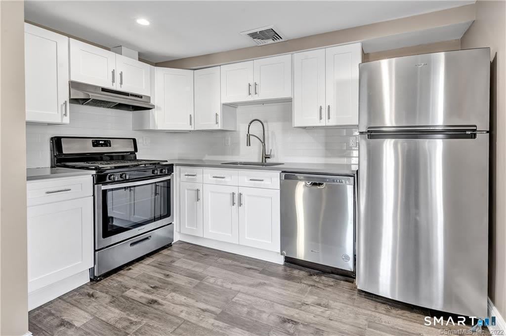 418 Howe Avenue – photo 4