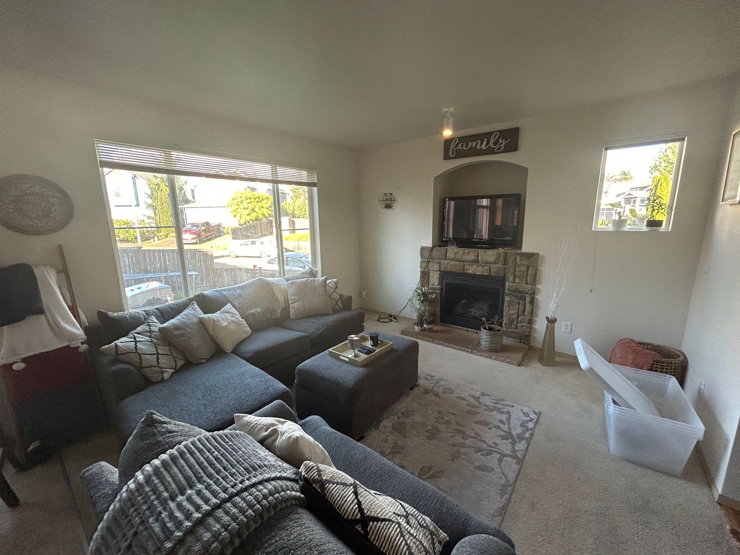4B, 2.5BA Pet-friendly home w/2-car garage in Whitman Court -Renton, $3,595 per month – photo 2