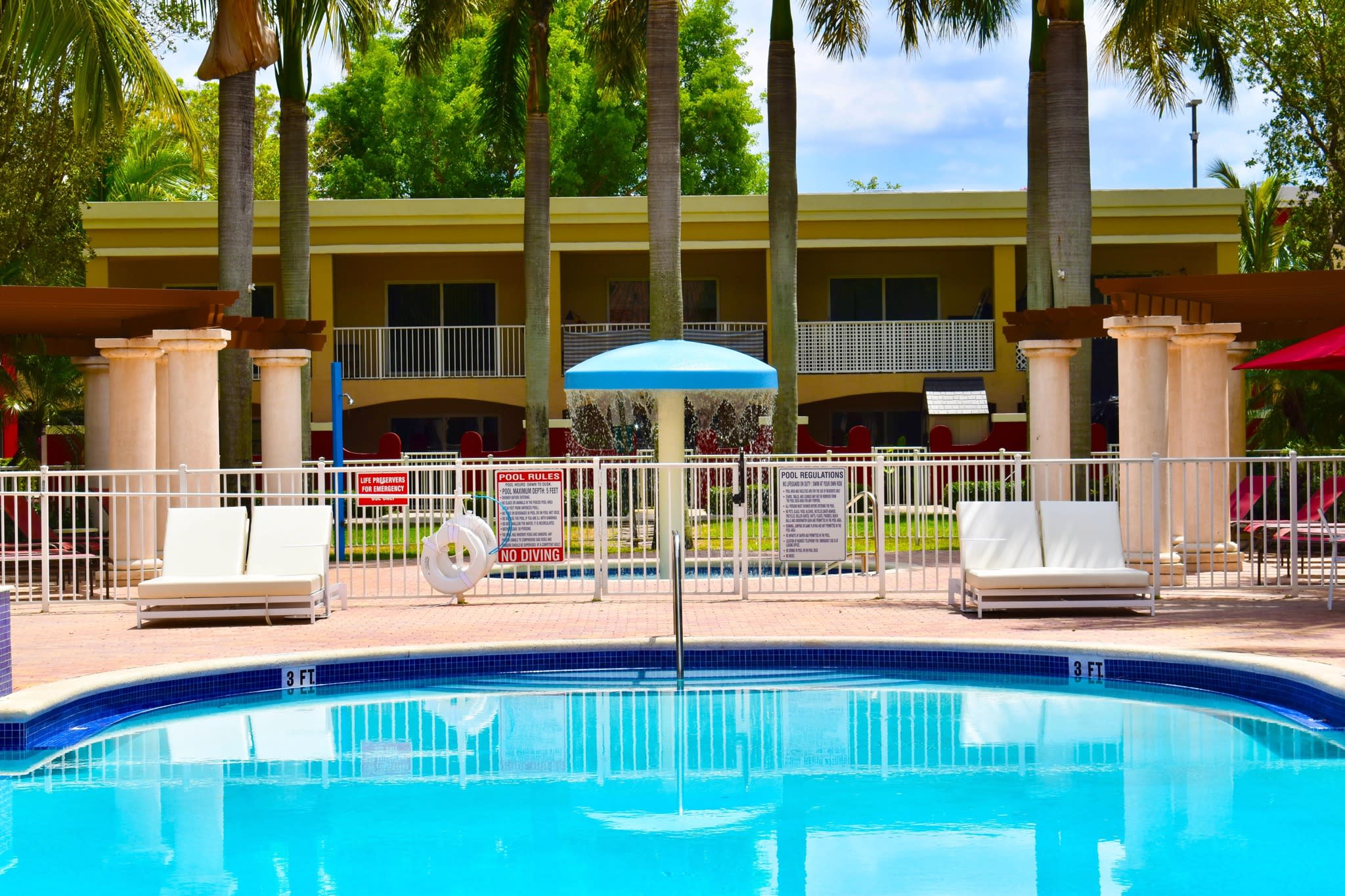 Country Club Towers – photo 5