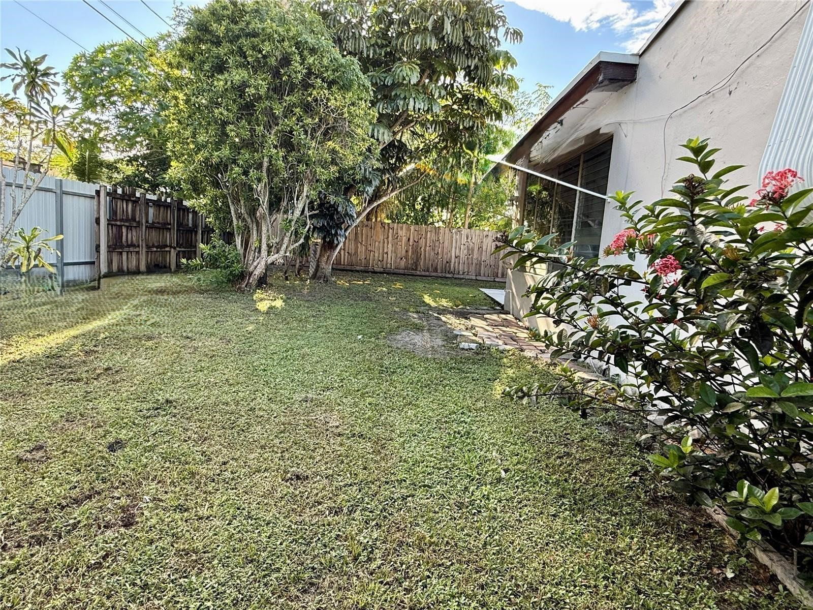 7654 Indigo Street – photo 2