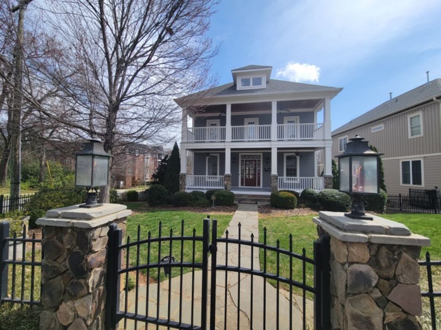 Spacious Charming Dilworth 3800 Sf 4 Beds 3 5 Baths – photo 2
