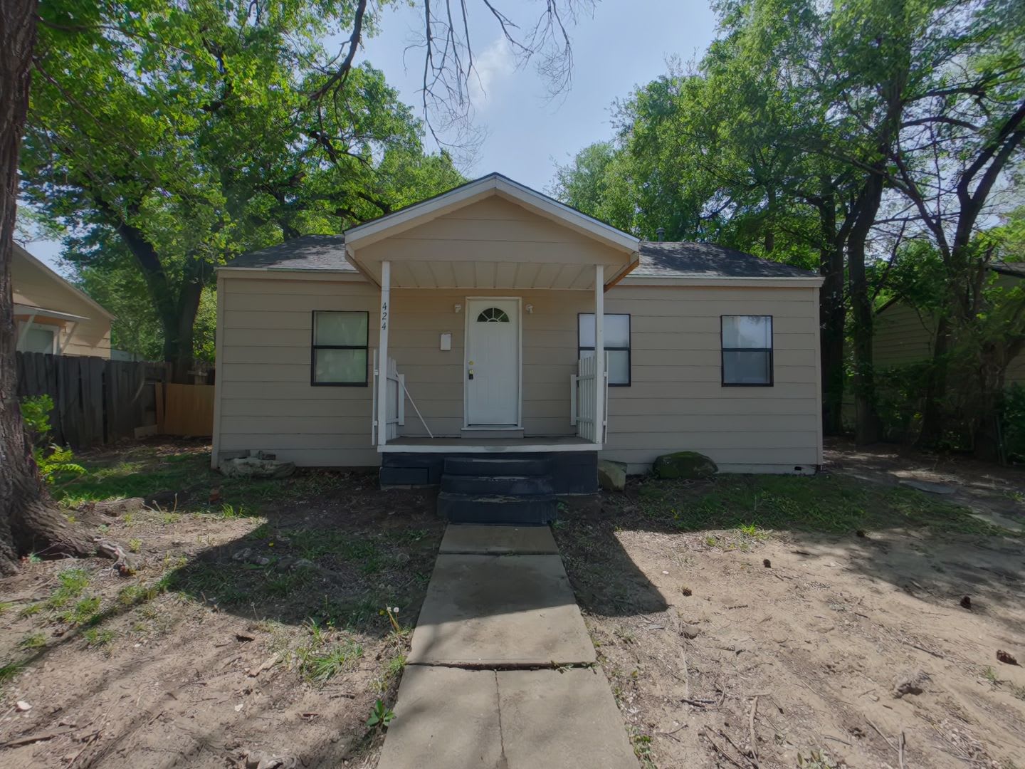 Pet-Friendly 3BR Home with Hardwood Floors & Large Backyard – photo 1