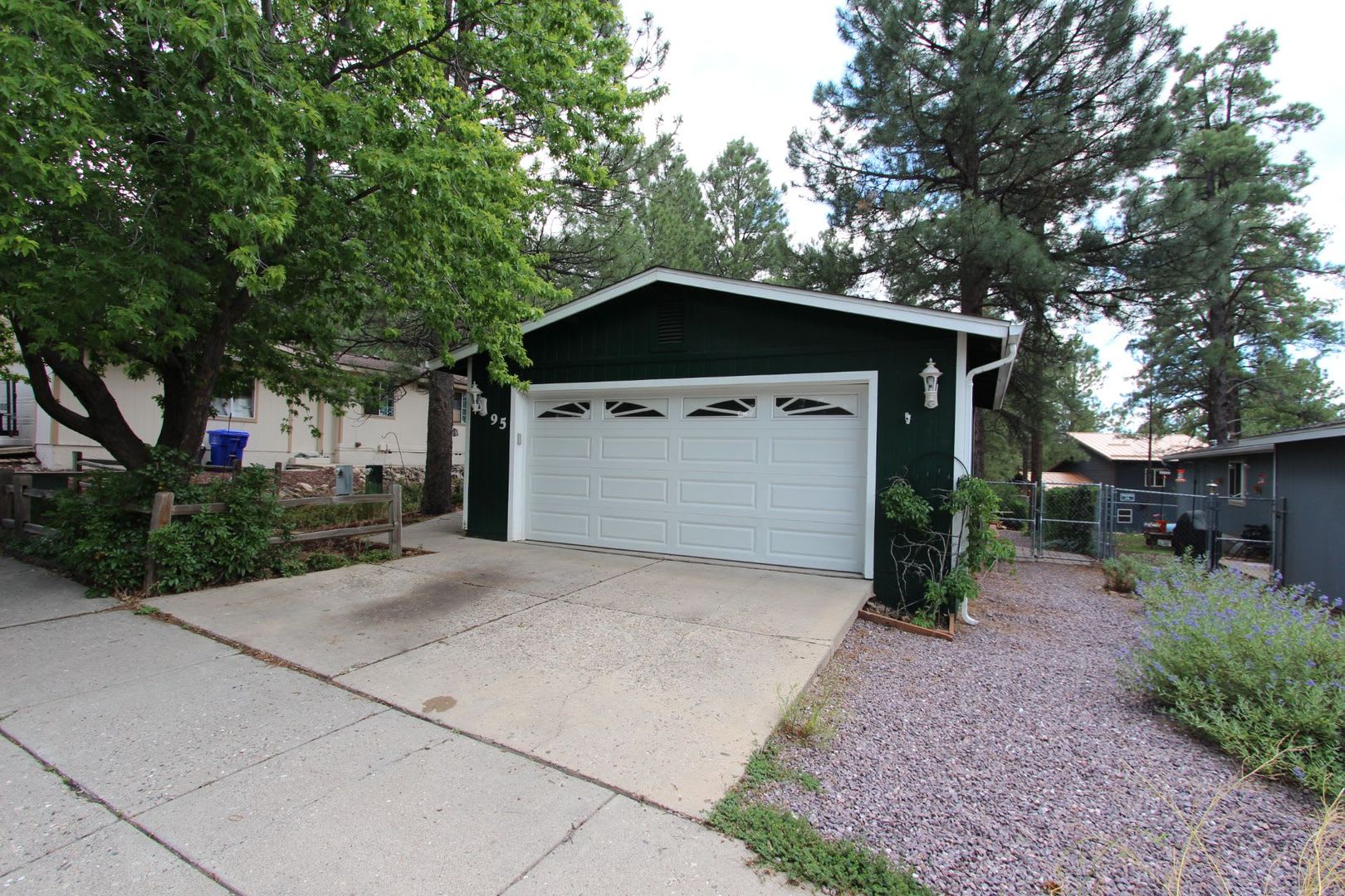 300 Move In Special Single Story 3 Bedroom Home With Fenced Backyard – photo 1