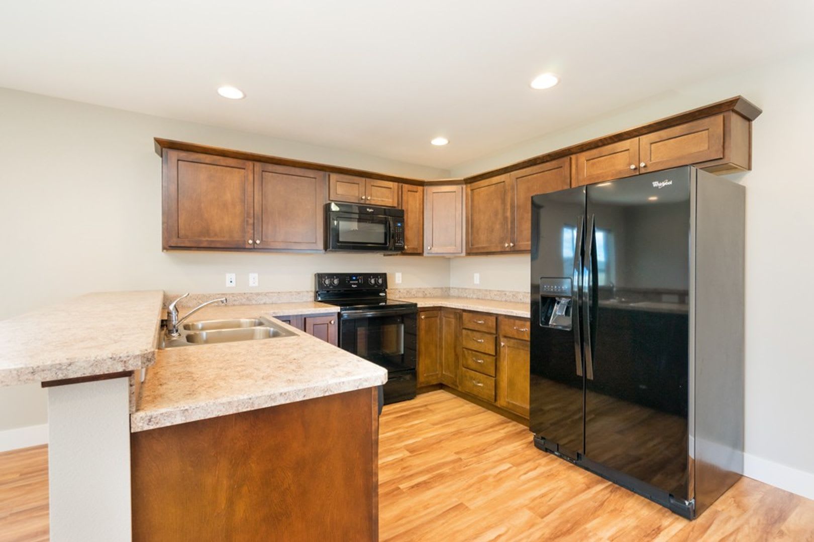 4 Bedroom Townhome in River Pointe Subdivison – photo 3