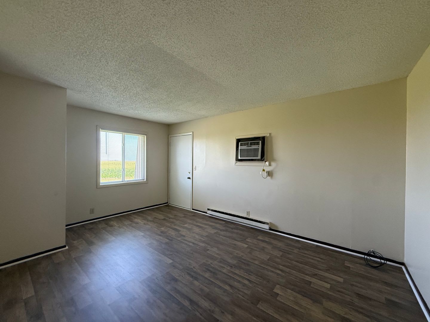 2 Bed / 1 Bath Apartment in Quiet Warrensburg — Available Now – photo 4