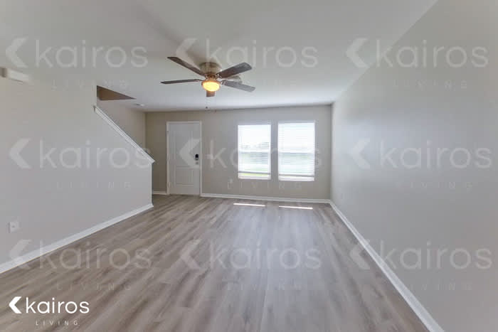 1126 Northwest 4Th Avenue – photo 2
