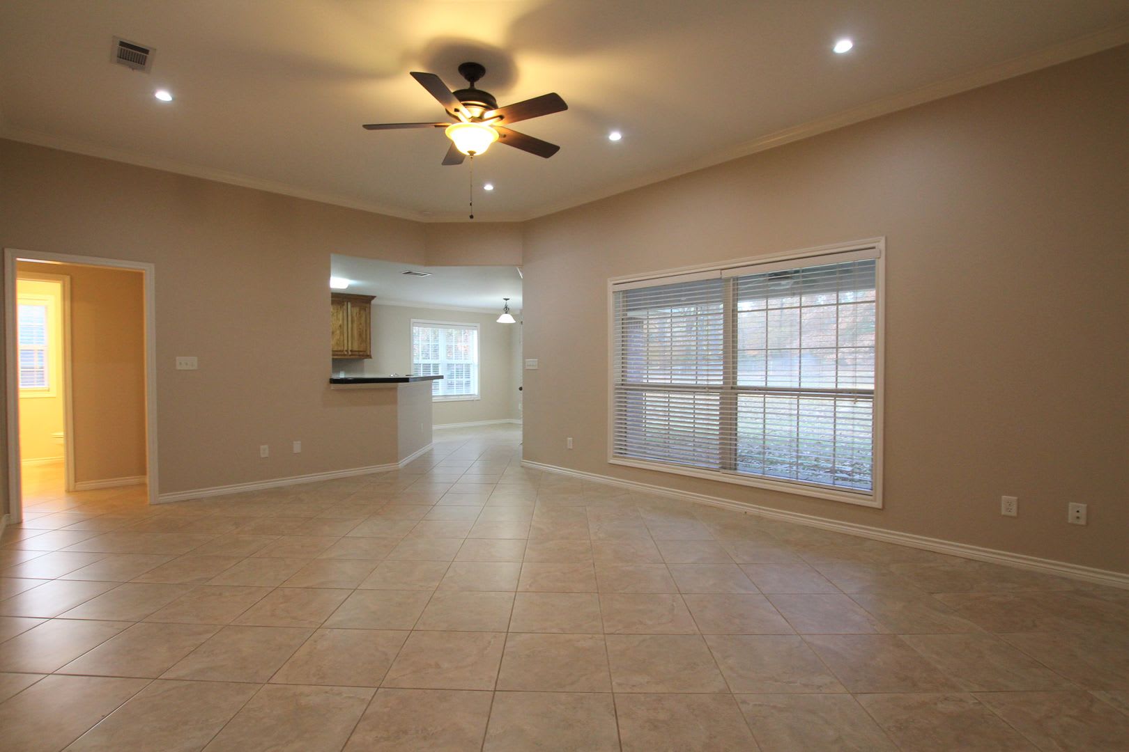Beautiful 3 Bedroom Home in Flint! – photo 3