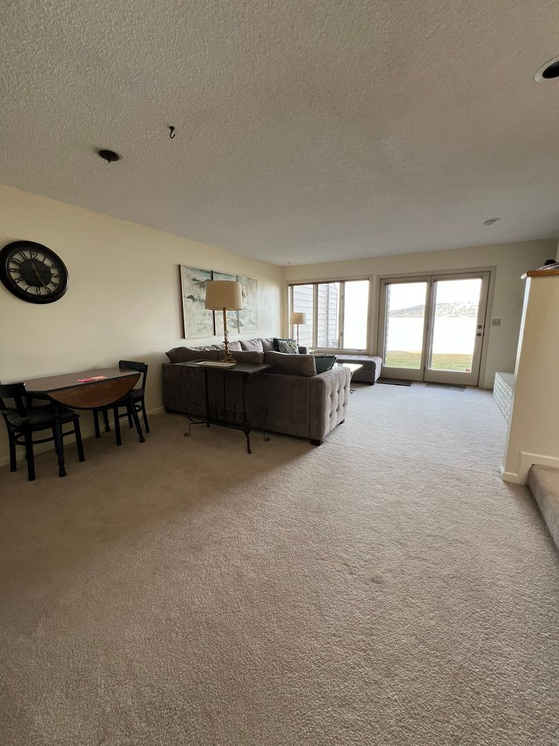 Furnished 2 BR 1 1/2 BA Townhouse Unit near Sky Lakes/Oregon Tech – photo 2