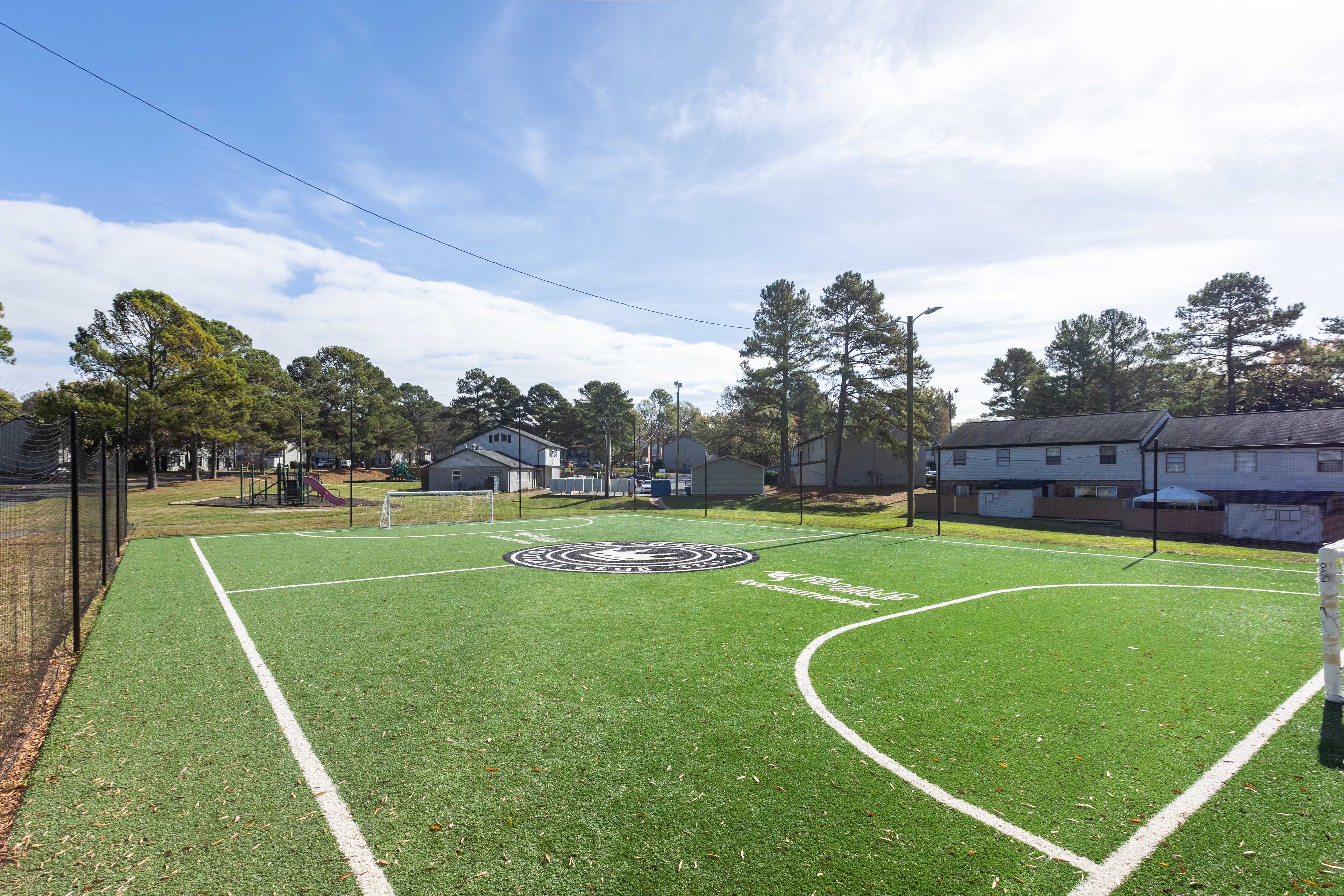 Country Club Apartments – photo 2