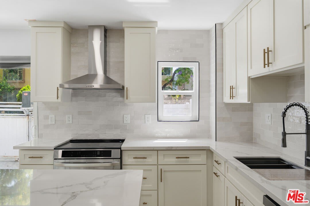 929 N Stanley Ave – photo 1