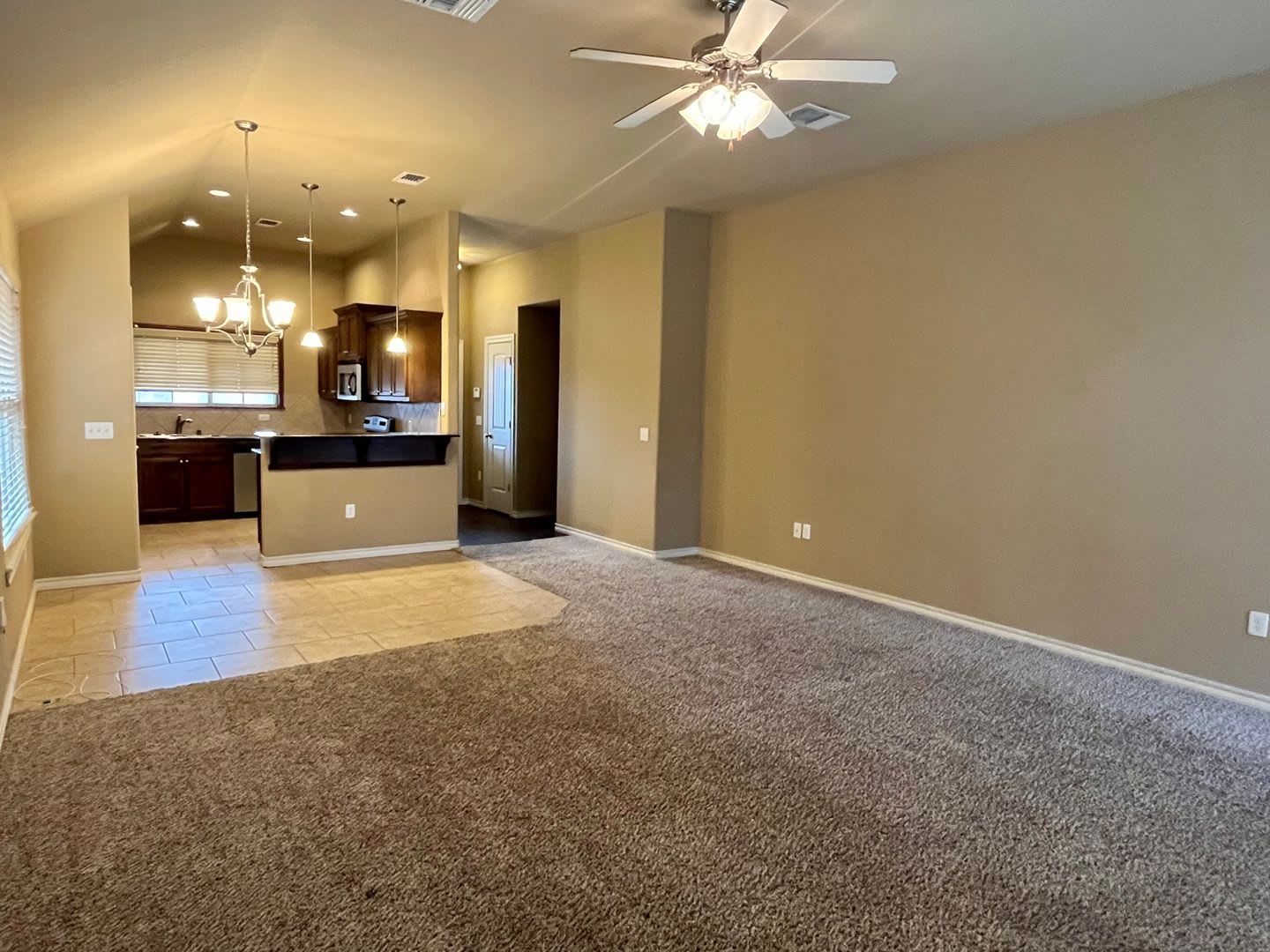Cute 4 Bedroom With Storm Shelter – photo 2