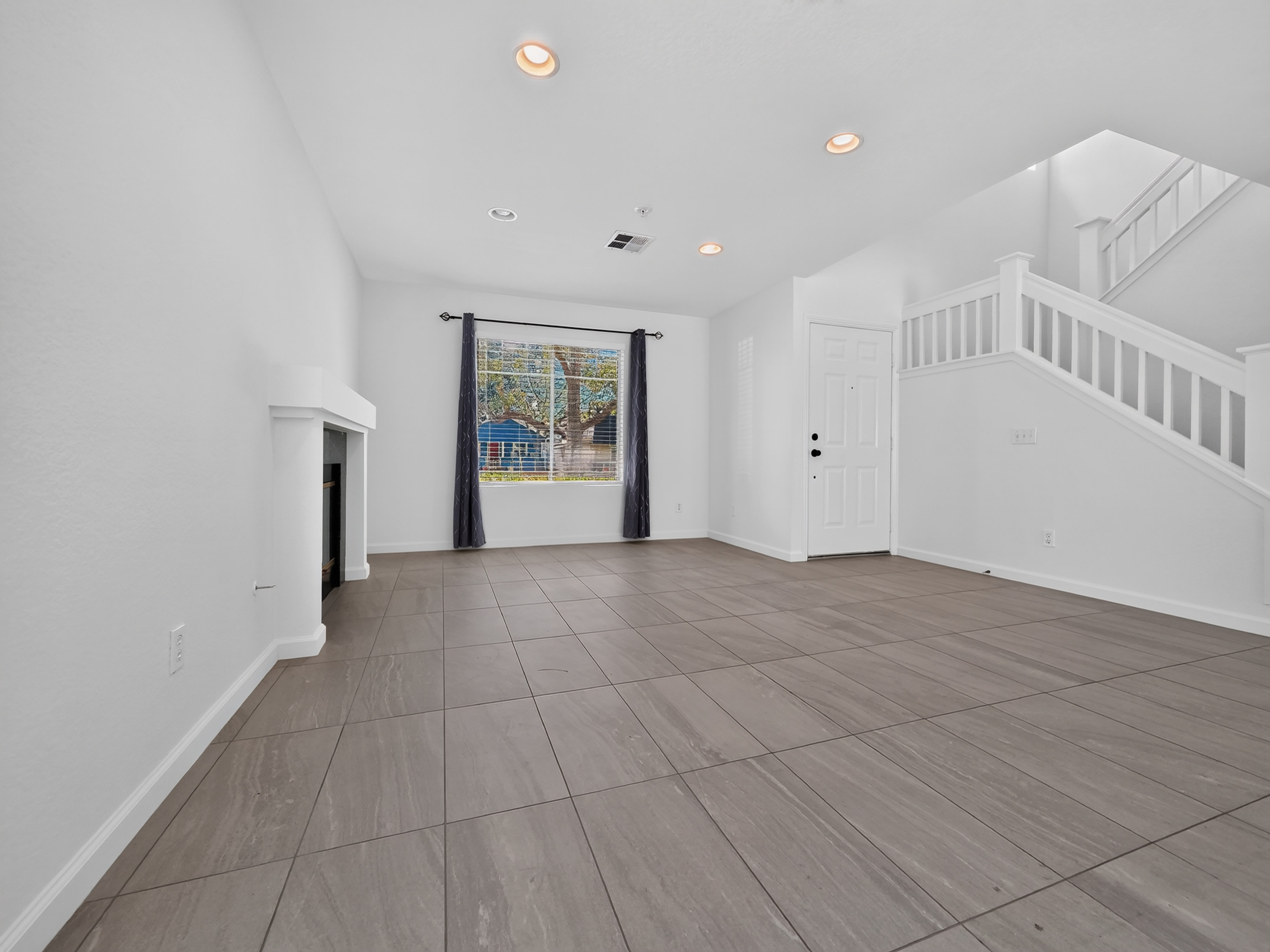 1065 E Broadway – photo 3