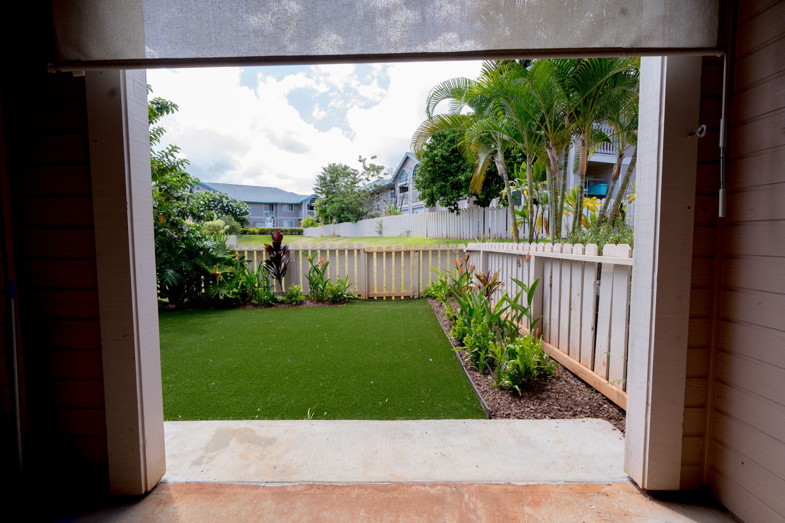2-Bedroom, 2-Bathroom Home in Waipahu – 2 Parking Stalls & Private Backyard – photo 4