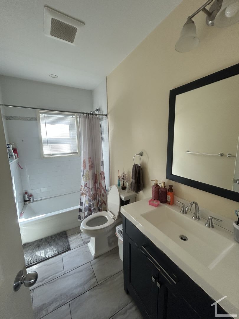 Nicely updated 3 bedroom unit in Brighton – photo 5