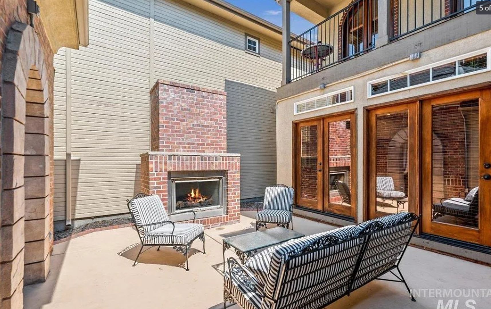 Gorgeous fully furnished home in downtown Eagle! – photo 3