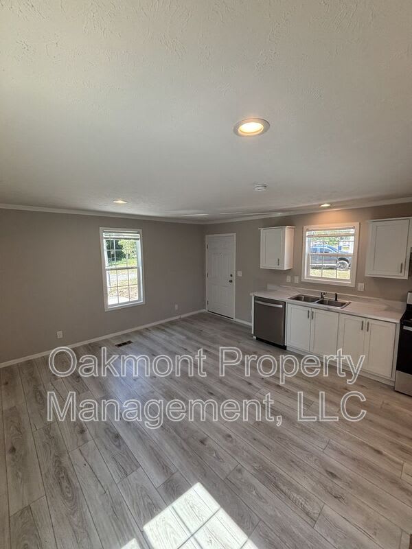 212 Rosewood Avenue – photo 3