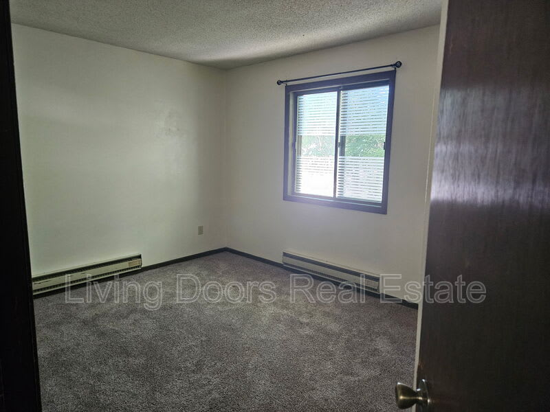 210 N Phillips Ave – photo 5