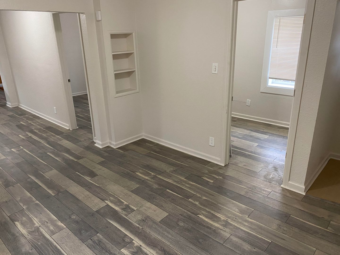 I70 Brighton Blvd Eylria Swansea 2 Bed New Floor Paint Tile Storage Fence Covered Porch Updated Kitchen And Bath – photo 2
