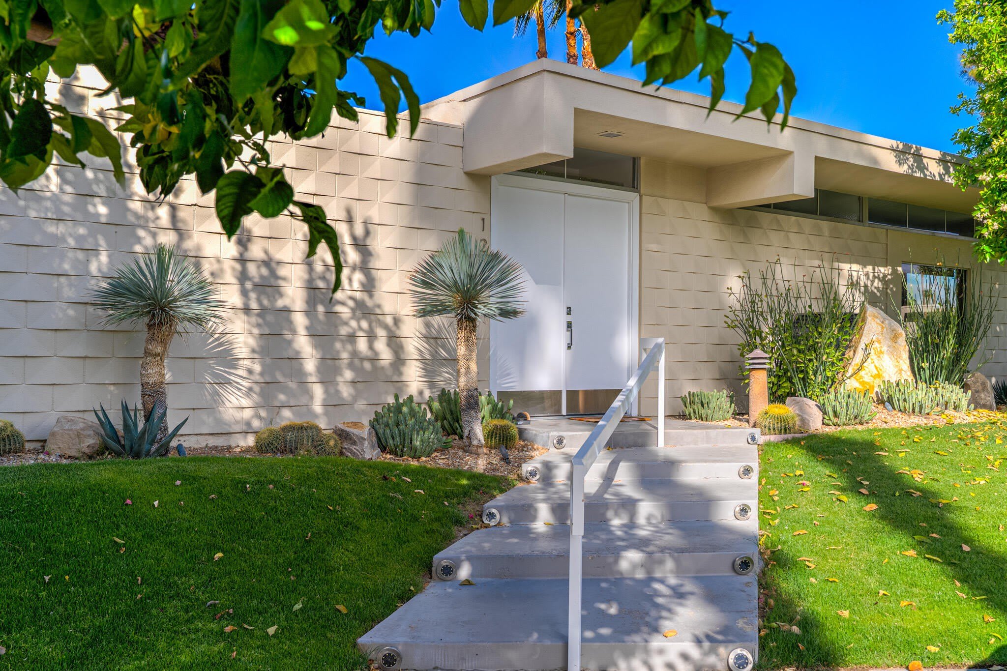 120 Eastlake Drive – photo 1