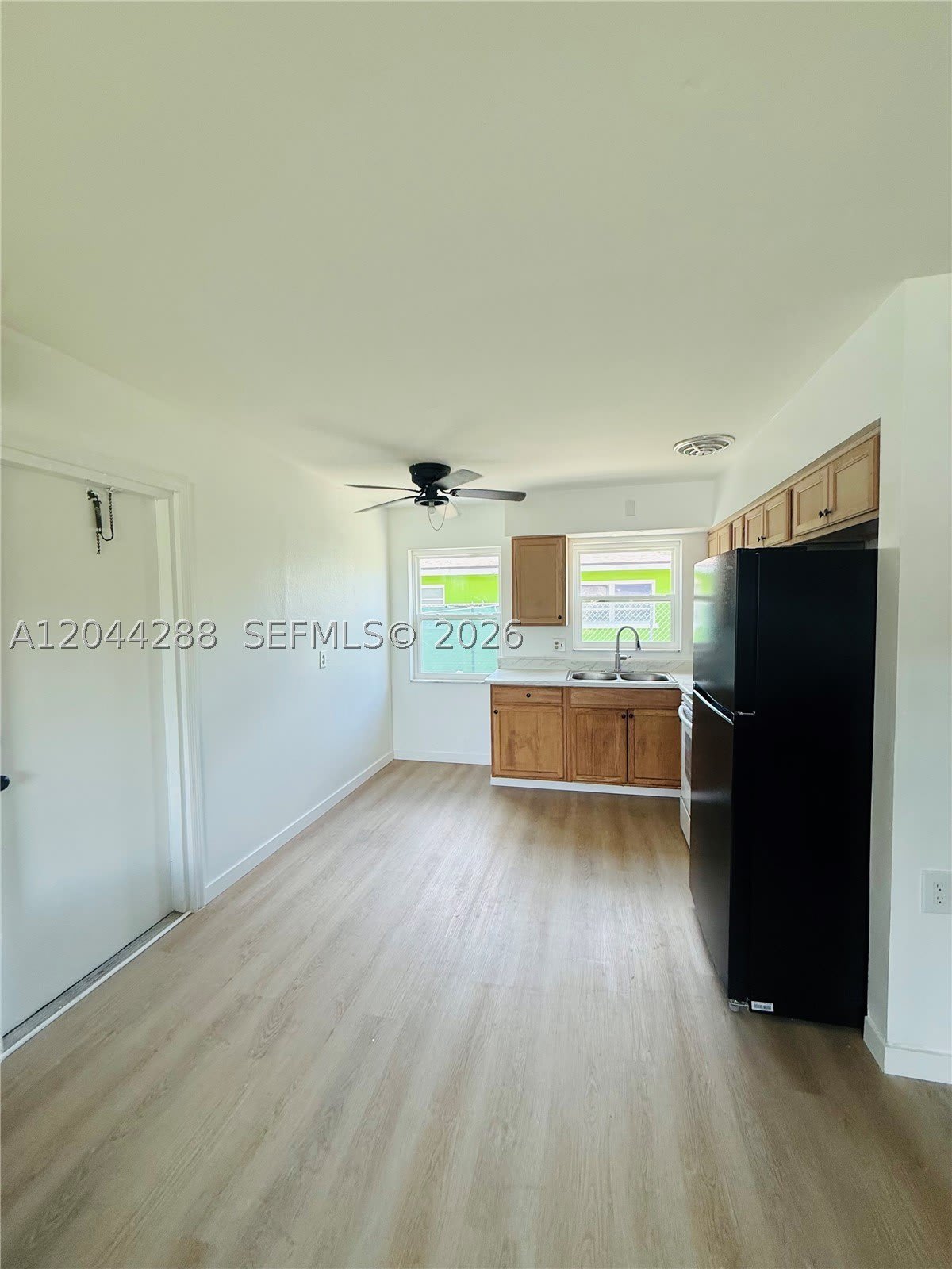 2423 Jeffcott St – photo 3