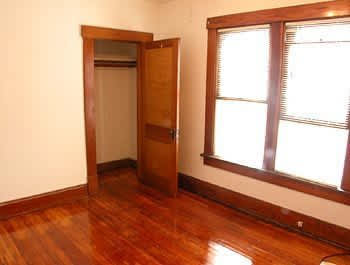 4 Bedroom North Campus Newly Remodeled House with 2 Decks and Patio – photo 2